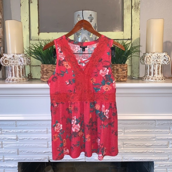 Torrid Red Floral Lace Accent V-neck Flowy Hem Sleeveless Top Size M/L NEW - Picture 1 of 4